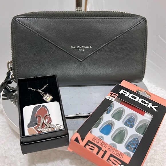 Balenciaga NWOT long Wallet Double Zipper FREENails & #5 Necklace &Earrings Set - Picture 1 of 16